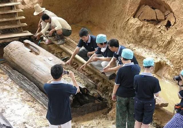 江西发现东周时期千年古墓，46名女子为墓主殉葬，棺内令人震惊