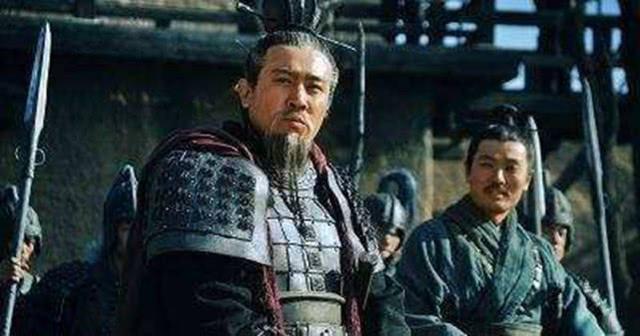 刘备举兵伐吴的时候，曹丕选择按兵不动，是正确的还是错误的