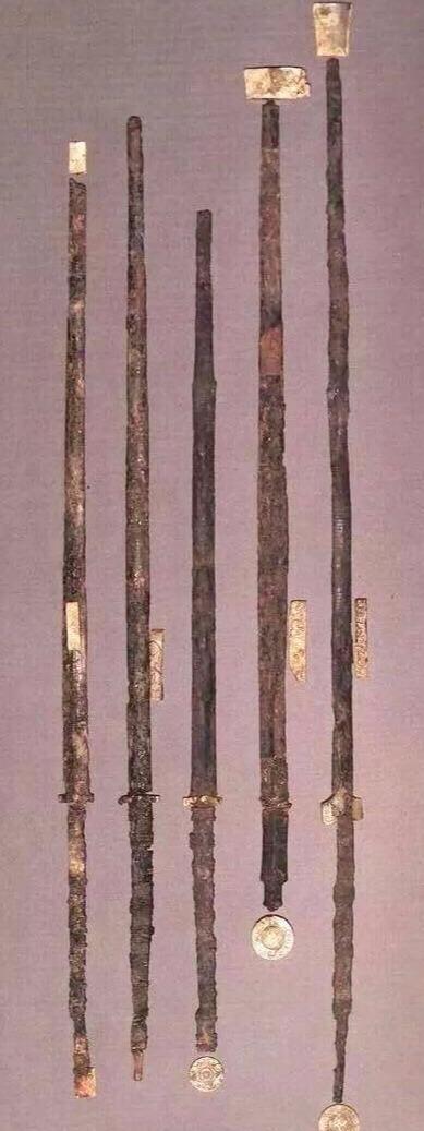 南越王墓中出土一把长剑，它破解屈原诗词中的一个“谜”团