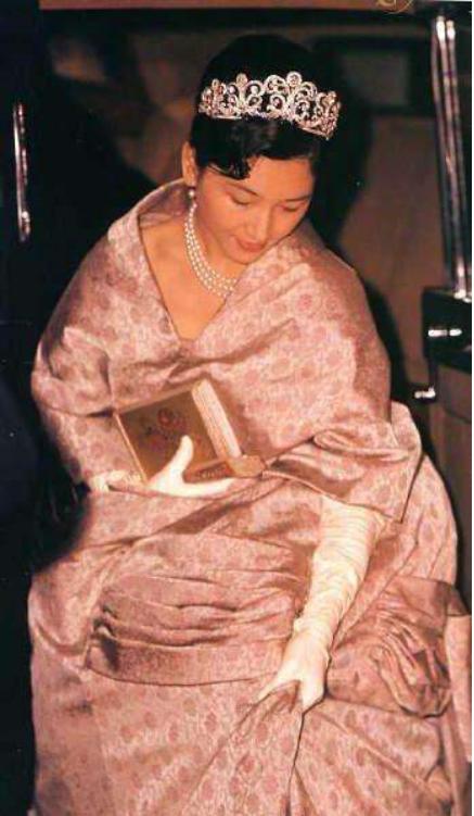 美智子惊艳了两个时代，日本皇室的颜值救星，是后世无法复制的美