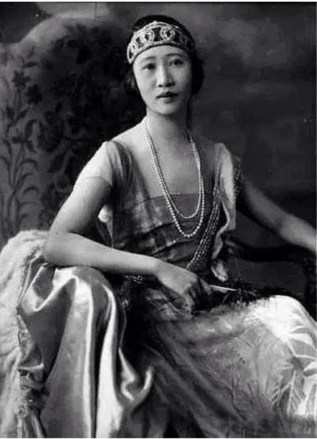 她是民国第一外交夫人，被誉为远东最美珍珠，被丈夫绿后霸气反击