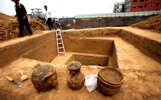 江西发现东周时期千年古墓，46名女子为墓主殉葬，棺内令人震惊