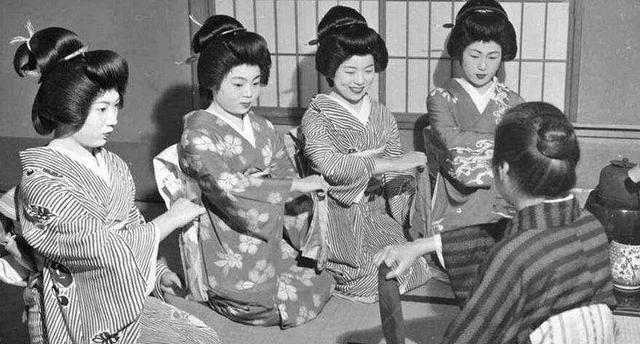 第二次世界大战，为支持日本男性上前线，日本女人有哪些作为？